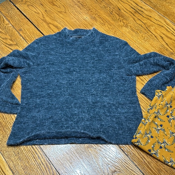 Lana Lee Canada blue knit sweater. Fabric and size tag missing. Size Medium. - Picture 5 of 15